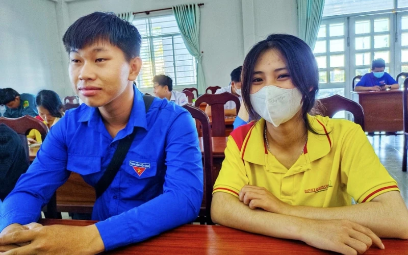 Sinh viên Đại Việt Cần Thơ giao lưu nhân chứng lịch sử Bình Thủy