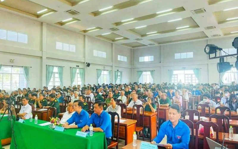 Sinh viên Đại Việt Cần Thơ giao lưu nhân chứng lịch sử Bình Thủy