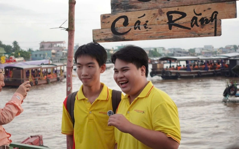 Tân Sinh Viên Đại Việt 2025 Tham Quan Chợ Nổi Cái Răng Đợt 1 và 2