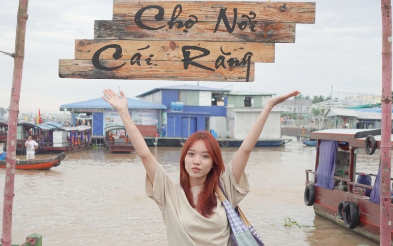 Tân Sinh Viên Đại Việt 2025 Tham Quan Chợ Nổi Cái Răng Đợt 3 và 4