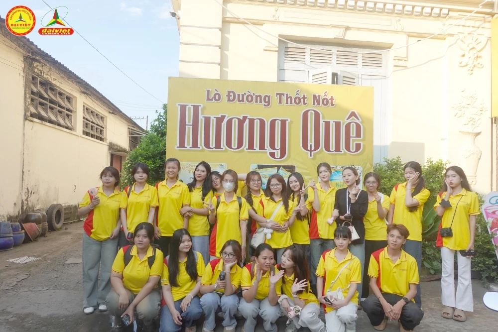 Tân Sinh Viên Đại Việt 2025 Tham Quan Chợ Nổi Cái Răng Đợt 5