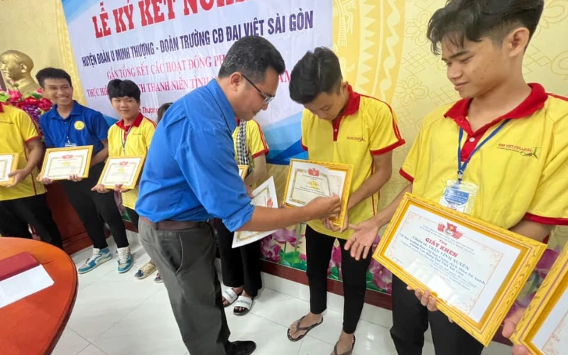 Tổng Kết Chiến Dịch Mùa Hè Xanh Đại Việt 2023 – Hành Trình Tình Nguyện Ý Nghĩa