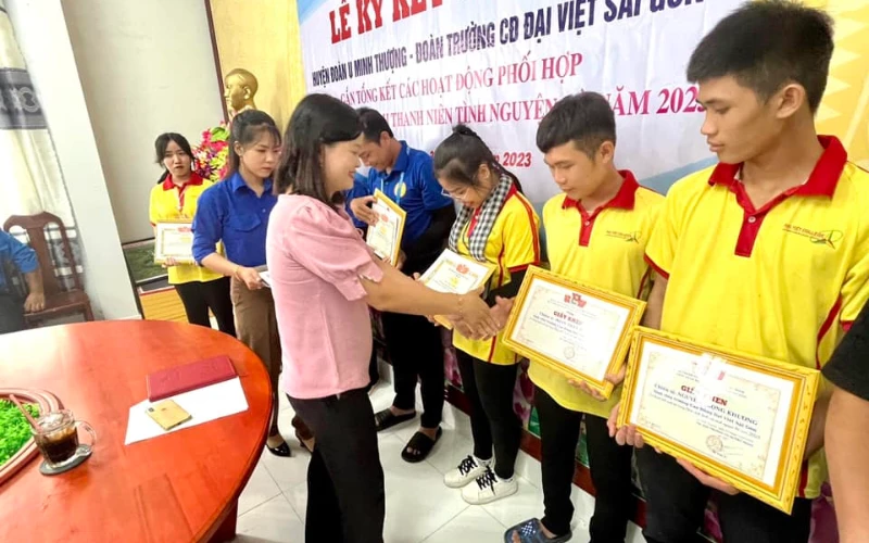 Tổng Kết Chiến Dịch Mùa Hè Xanh Đại Việt 2023 – Hành Trình Tình Nguyện Ý Nghĩa