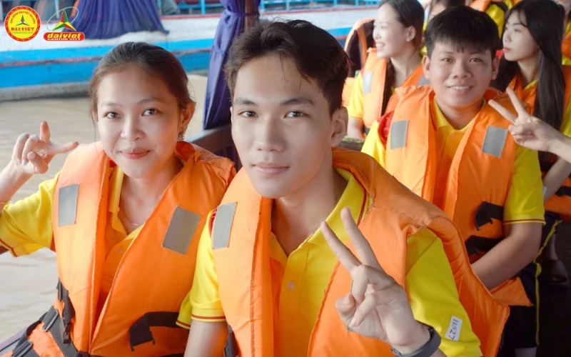 Trải Nghiệm Mini Tour Chợ Nổi Cái Răng Cùng Tân Sinh Viên Đại Việt Cần Thơ