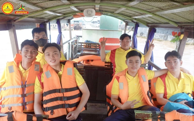 Trải Nghiệm Mini Tour Chợ Nổi Cái Răng Cùng Tân Sinh Viên Đại Việt Cần Thơ