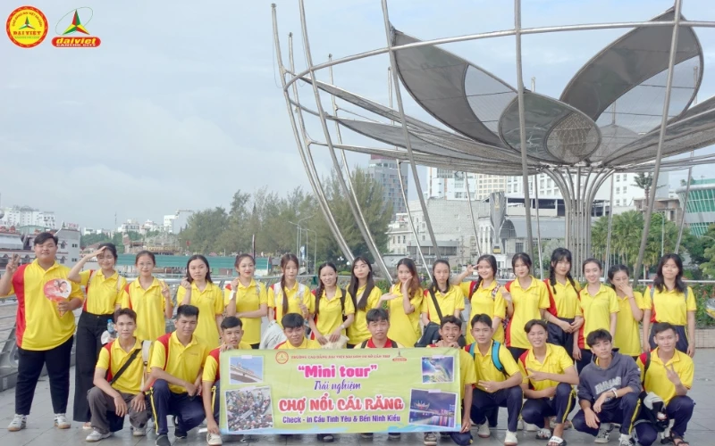 Trải Nghiệm Mini Tour Chợ Nổi Cái Răng Cùng Tân Sinh Viên Đại Việt Cần Thơ
