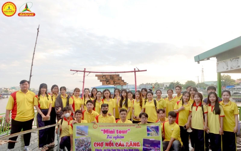 Trải Nghiệm Mini Tour Chợ Nổi Cái Răng Cùng Tân Sinh Viên Đại Việt Cần Thơ