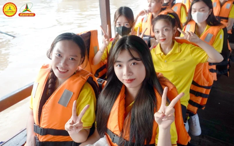 Trải Nghiệm Mini Tour Chợ Nổi Cái Răng Cùng Tân Sinh Viên Đại Việt Cần Thơ