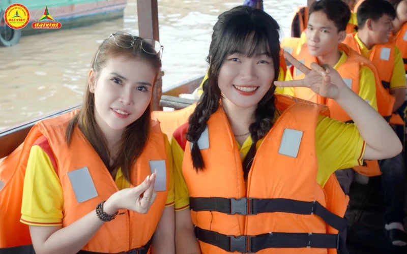 Trải Nghiệm Mini Tour Chợ Nổi Cái Răng Cùng Tân Sinh Viên Đại Việt Cần Thơ