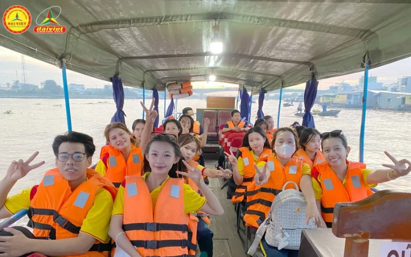 Trải Nghiệm Mini Tour Chợ Nổi Cái Răng Cùng Tân Sinh Viên Đại Việt Cần Thơ