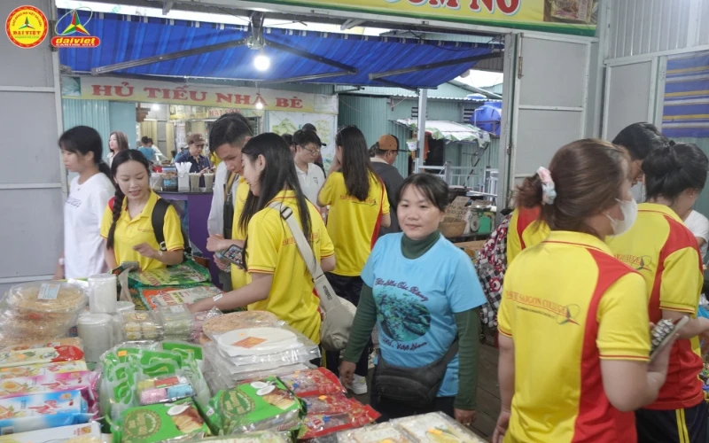 Trải Nghiệm Mini Tour Chợ Nổi Cái Răng Cùng Tân Sinh Viên Đại Việt Cần Thơ