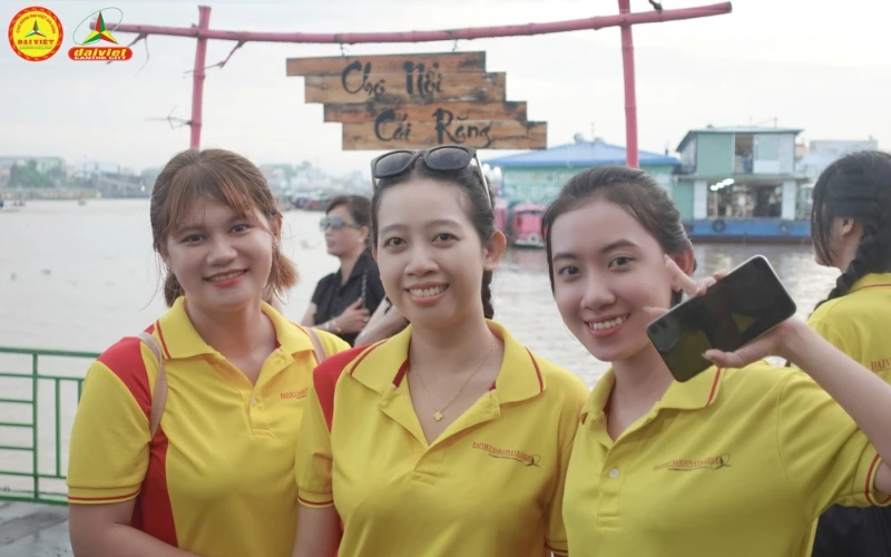 Trải Nghiệm Mini Tour Chợ Nổi Cái Răng Cùng Tân Sinh Viên Đại Việt Cần Thơ