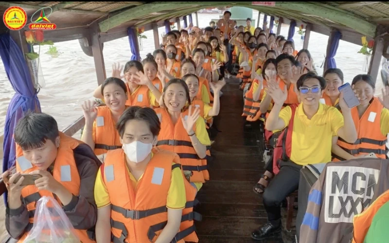 Trải Nghiệm Mini Tour Chợ Nổi Cái Răng Cùng Tân Sinh Viên Đại Việt Cần Thơ - Let's Go