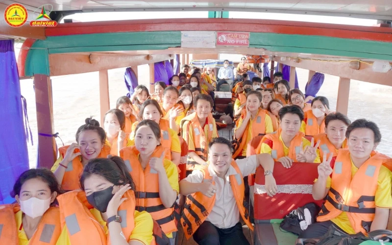 Trải Nghiệm Mini Tour Chợ Nổi Cái Răng Cùng Tân Sinh Viên Đại Việt Cần Thơ - Let's Go