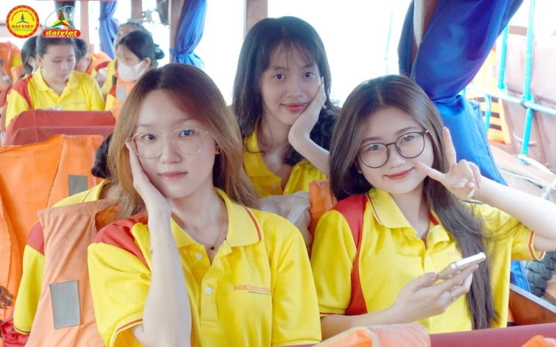 Trải Nghiệm Mini Tour Chợ Nổi Cái Răng Cùng Tân Sinh Viên Đại Việt Cần Thơ - Let's Go