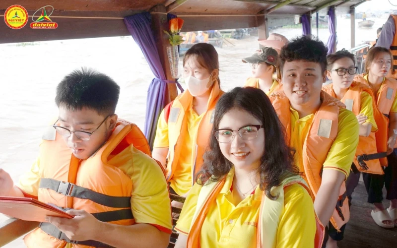 Trải Nghiệm Mini Tour Chợ Nổi Cái Răng Cùng Tân Sinh Viên Đại Việt Cần Thơ - Let's Go