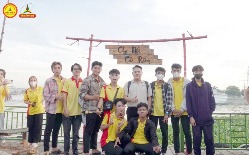 Trải Nghiệm Mini Tour Chợ Nổi Cái Răng Cùng Tân Sinh Viên Đại Việt Cần Thơ - Let's Go