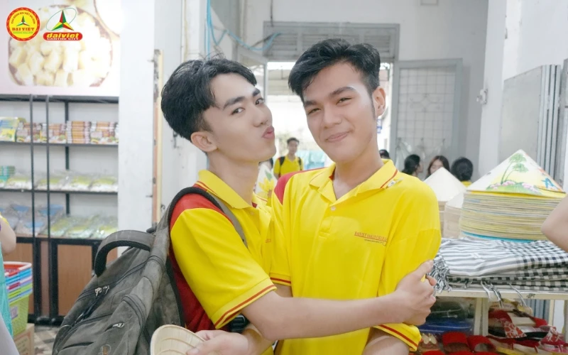 Trải Nghiệm Mini Tour Chợ Nổi Cái Răng Cùng Tân Sinh Viên Đại Việt Cần Thơ - Let's Go