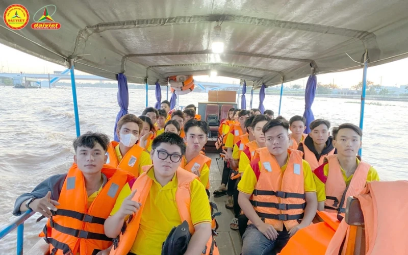 Trải Nghiệm Mini Tour Chợ Nổi Cái Răng Cùng Tân Sinh Viên Đại Việt Cần Thơ - Let's Go