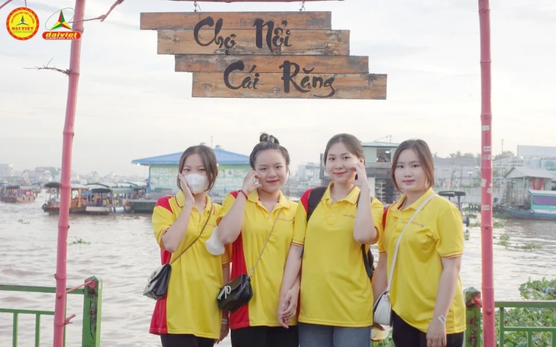 Trải Nghiệm Mini Tour Chợ Nổi Cái Răng Cùng Tân Sinh Viên Đại Việt Cần Thơ - Let's Go