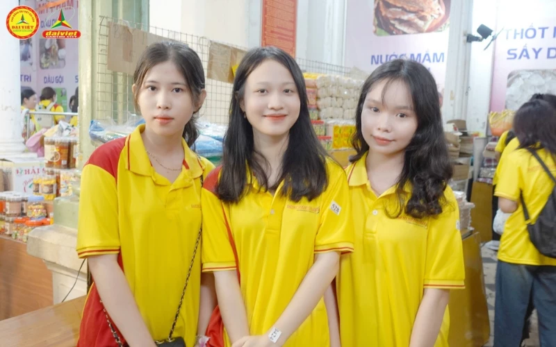 Trải Nghiệm Mini Tour Chợ Nổi Cái Răng Cùng Tân Sinh Viên Đại Việt Cần Thơ - Let's Go