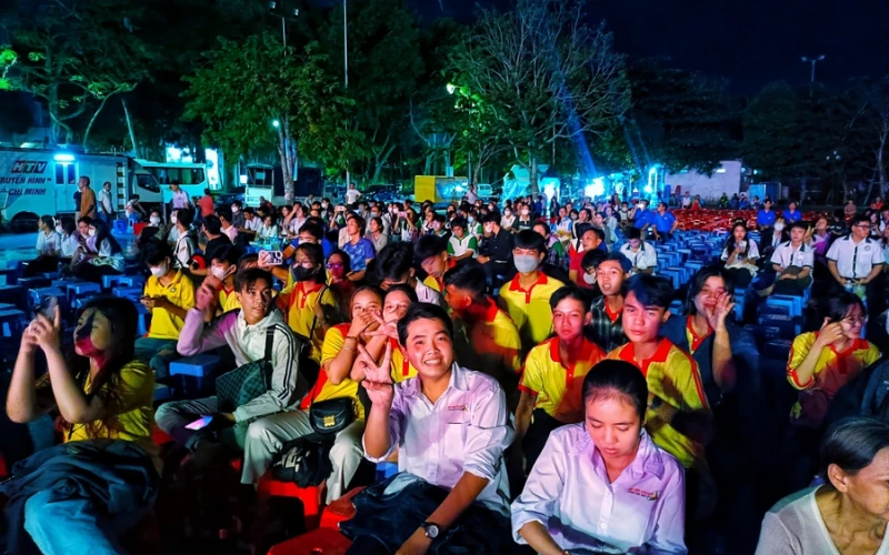 Vọng Cổ Quê Hương – Niềm Tự Hào Dân Tộc Trong Sinh Viên Đại Việt