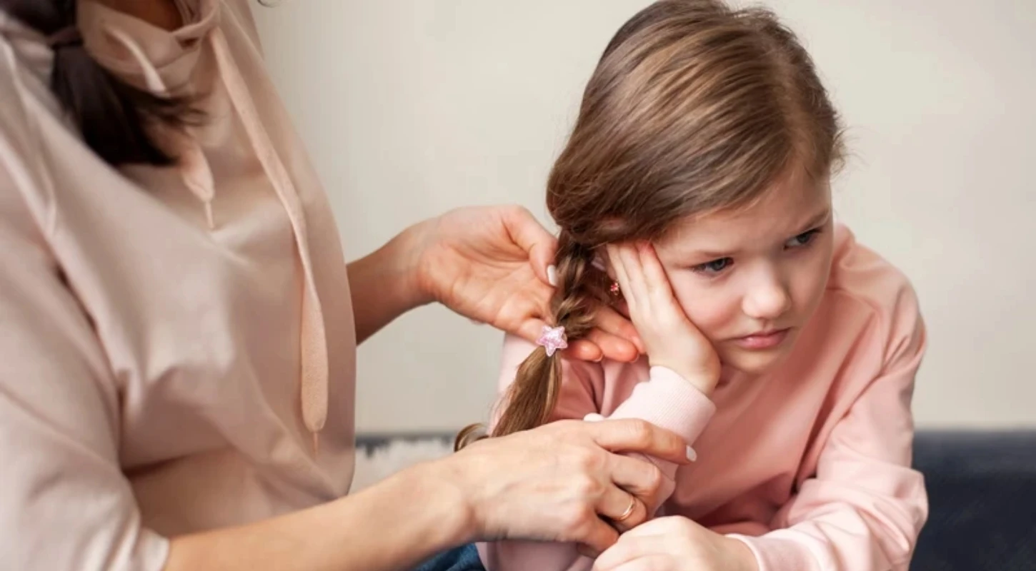 Viêm tai giữa ở trẻ em có dấu hiệu gì? Cách chữa trị khi bị viêm tai giữa ở trẻ em