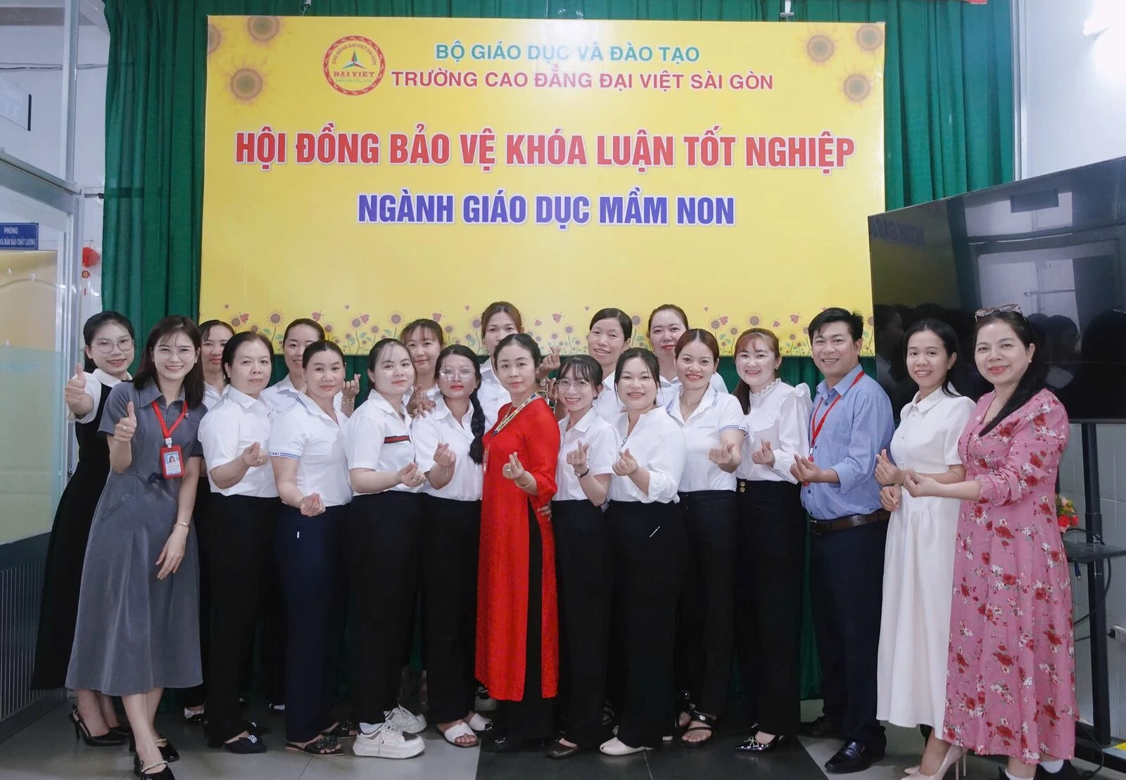 KHOÁ LUẬN TỐT NGHIỆP BƯỚC NGOẶT CỦA SINH VIÊN NGÀNH GIÁO DỤC MẦM NON TẠI ĐẠI VIỆT CẦN THƠ