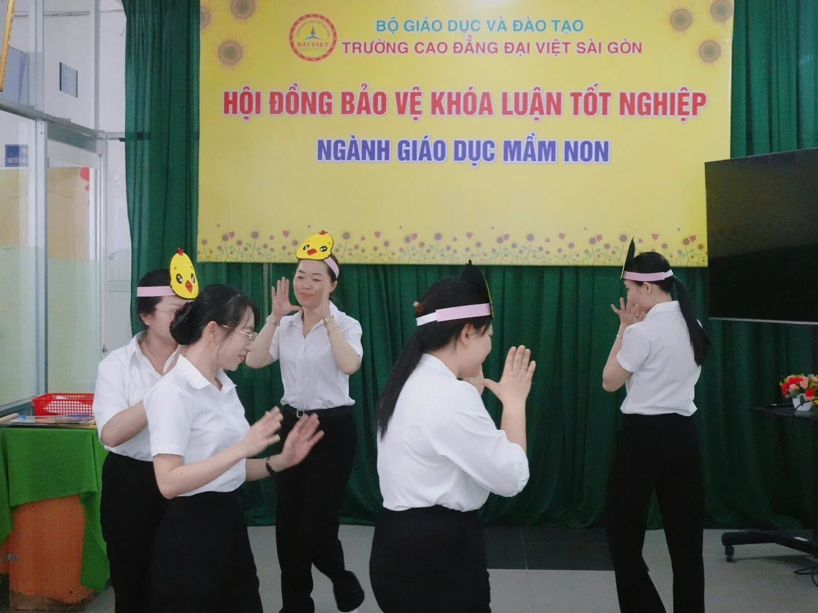 KHOÁ LUẬN TỐT NGHIỆP BƯỚC NGOẶT CỦA SINH VIÊN NGÀNH GIÁO DỤC MẦM NON TẠI ĐẠI VIỆT CẦN THƠ