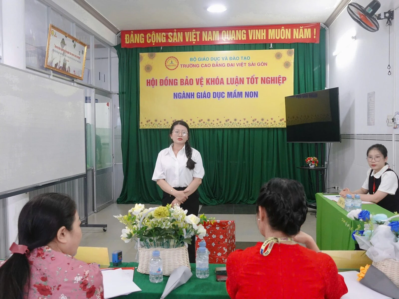 KHOÁ LUẬN TỐT NGHIỆP BƯỚC NGOẶT CỦA SINH VIÊN NGÀNH GIÁO DỤC MẦM NON TẠI ĐẠI VIỆT CẦN THƠ