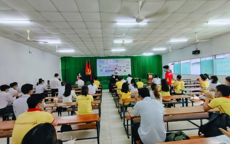 Ký Hợp Đồng Cam Kết & Giới Thiệu Việc Làm Cho SV Khóa 2019–2020