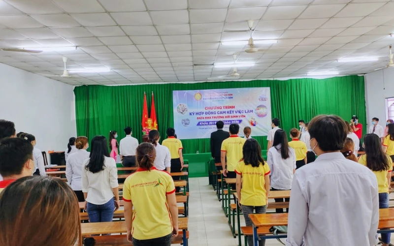 Ký Hợp Đồng Cam Kết & Giới Thiệu Việc Làm Cho SV Khóa 2019–2020