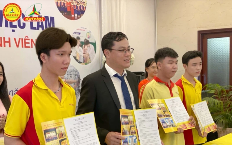 Chương Trình Ký Hợp Đồng Cam Kết Và Giới Thiệu Việc Làm Với Sinh Viên Khóa 2023