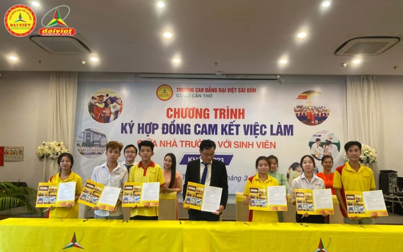 Chương Trình Ký Hợp Đồng Cam Kết Và Giới Thiệu Việc Làm Với Sinh Viên Khóa 2023