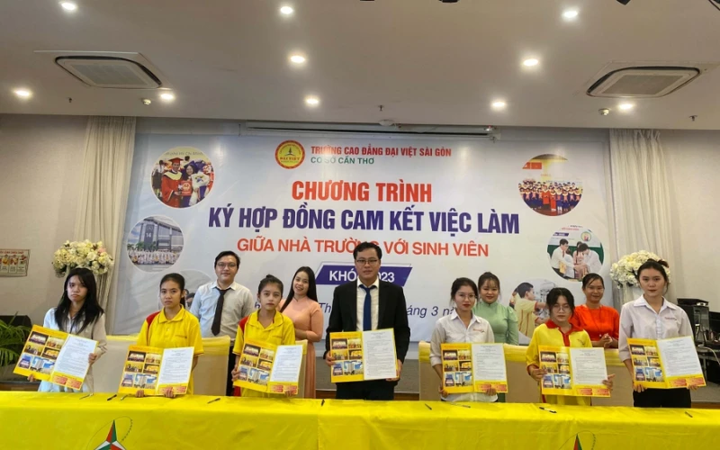 Chương Trình Ký Hợp Đồng Cam Kết Và Giới Thiệu Việc Làm Với Sinh Viên Khóa 2023