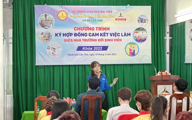 Lễ Ký Hợp Đồng Cam Kết Việc Làm Với Sinh Viên Khóa 2022